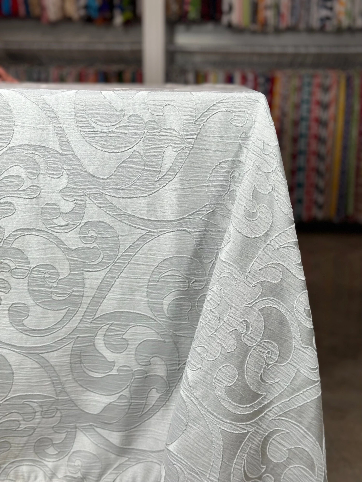 1pc - Classic Jacquard Table Linen 132" Round - White 3 1pc - Classic Jacquard Table Linen 132" Round - White - Image 3