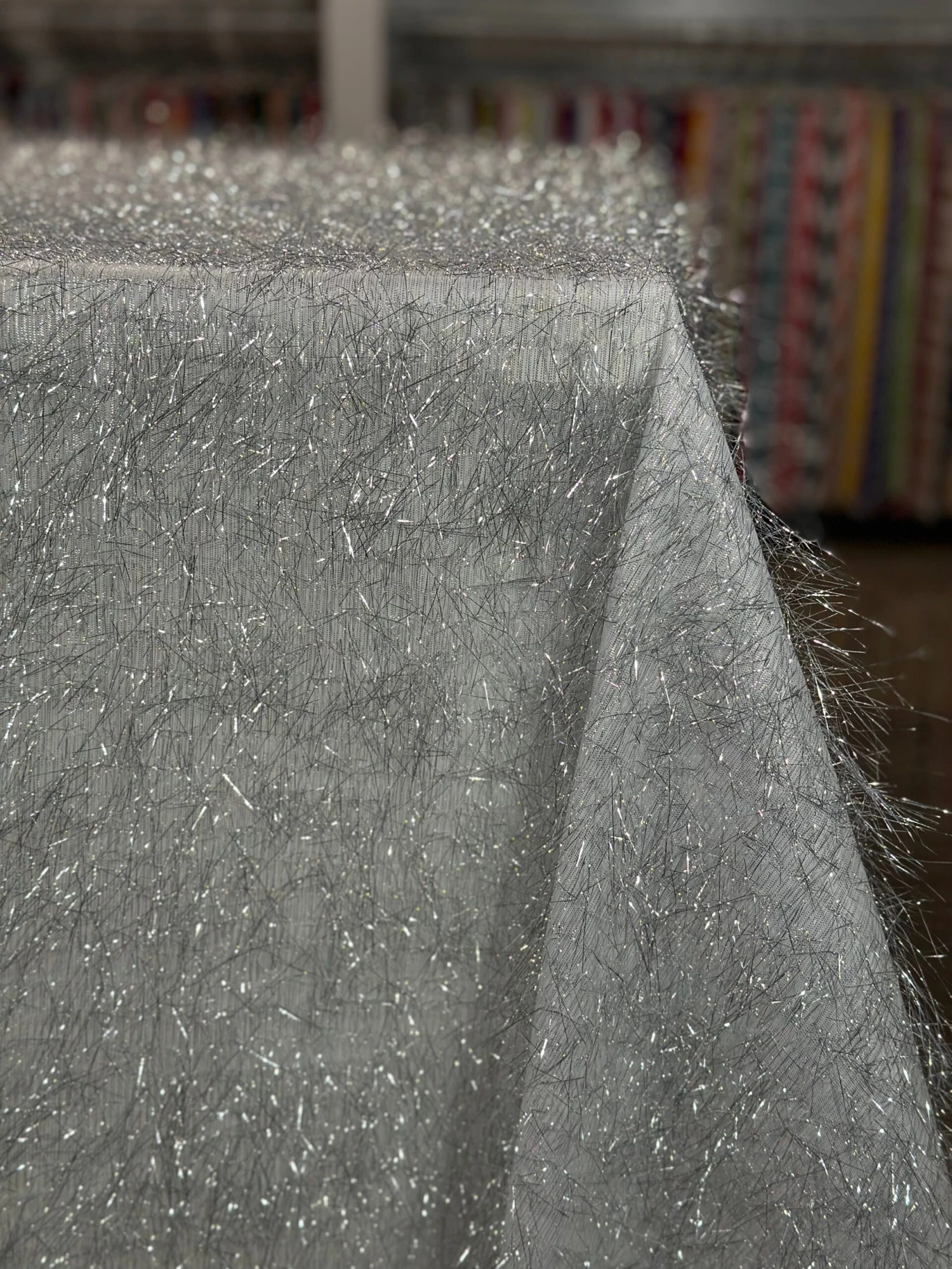 1pc - String Metallic Table Linen In White And Silver (132" Round) 3 1pc - String Metallic Table Linen In White And Silver (132" Round) - Image 3