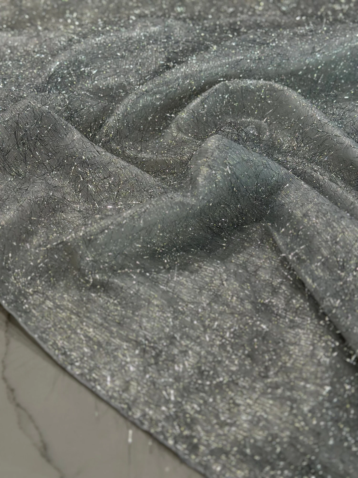 1pc - String Metallic Table Linen In White And Silver (132" Round) 7 1pc - String Metallic Table Linen In White And Silver (132" Round) - Image 7