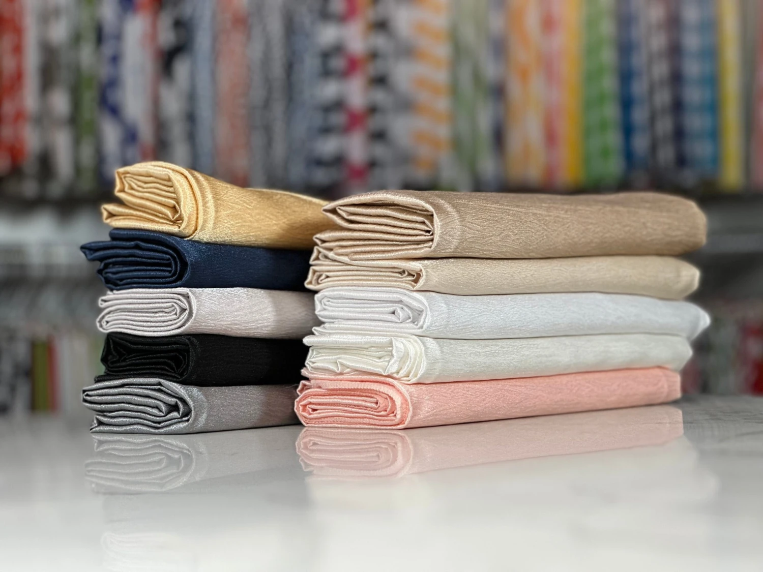 Luxury Satin Table Linen In Champagne 10 Luxury Satin Table Linen In Champagne - Image 10