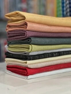 Metallic Burlap Table Linen In Champagne/Silver -Urquid Linen Shop PhotoJul262023 15129PM 340e6fa1 a73d 407f 83b2 7f09d8e00905