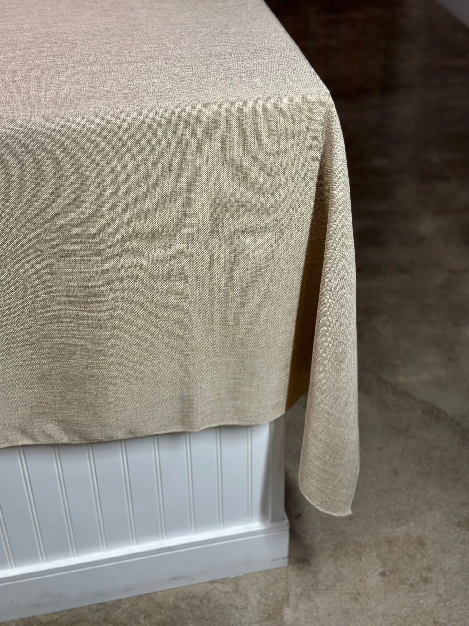 Imitation Burlap Table Linen In Wheat 4 Imitation Burlap Table Linen In Wheat - Image 4
